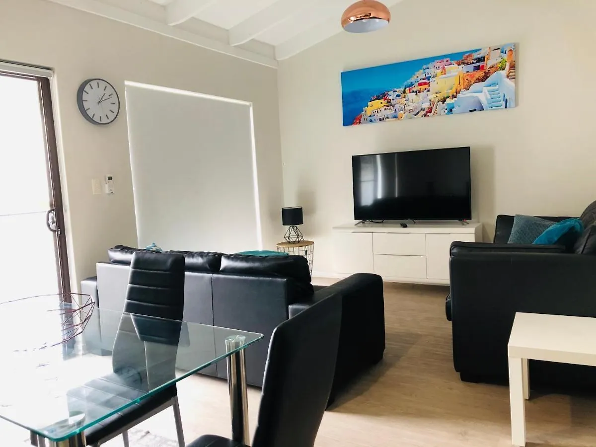 West Beach Lagoon 218 - Outstanding Value! بيرث